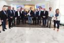 Os governadores do Paraná, Carlos Massa Ratinho Junior, e de Santa Catarina, Jorginho Melo, estabeleceram nesta segunda-feira (20), em reunião no Palácio Iguaçu, um grupo de trabalho para estudar as melhores formas de minimizar os efeitos das cheias do Rio Iguaçu, que afetam os dois estados.