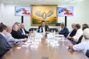 Os governadores do Paraná, Carlos Massa Ratinho Junior, e de Santa Catarina, Jorginho Melo, estabeleceram nesta segunda-feira (20), em reunião no Palácio Iguaçu, um grupo de trabalho para estudar as melhores formas de minimizar os efeitos das cheias do Rio Iguaçu, que afetam os dois estados.