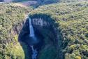 Cachoeira em unidade de conservação paranaense