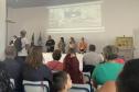 OUVINTES ACOMPANHANDO UMA PALESTRA