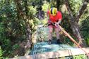 turista fazendo climbing