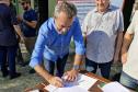 DIRETOR-PRESIDENTE DO IAT ASSINANDO
