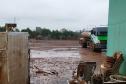 CAMINHÃO AO LADO DE ÁREA LIMPA