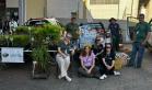Foto de voluntários arrecadando doações