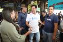 GOVERNADOR INTERAGINDO COM OS PRESENTES