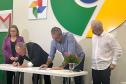 Secretário Everton Souza durante assinatura do convênio