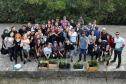 Foto de voluntários durante plantio de mudas