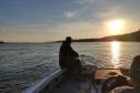 FISCAL EM BARCO AO POR DO SOL 