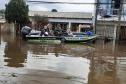 Foto de barco em enchente