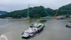 Foto de barco transportando produtos