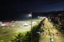 Foto de superpostes à noite