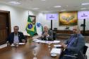 Foto de vice-governador, secretário do desenvolvimento sustentável e diretores da Sedest em reunião