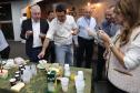 Foto de autoridades durante entrega da licença