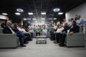 Foto de autoridades durante entrega da licença