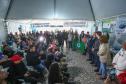 Foto de visita do secretário a feira em Curitiba