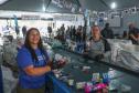 Foto de visita do secretário a feira em Curitiba