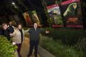 Foto do Secretário Rafael Greca durante exposição