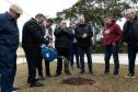 Foto de autoridades em cerimônia de inauguração