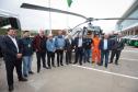 Foto de autoridades em cerimônia de entrega de veículos ao IAT