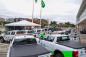 Foto de autoridades em cerimônia de entrega de veículos ao IAT