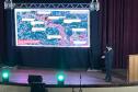Foto de apresentação com projeto com autoridades