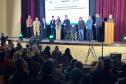Foto de apresentação com projeto com autoridades