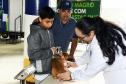 Foto de pessoas atendidas pelo Vet-móvel