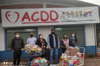 Os donativos arrecadados pela ação solidária do Escritório Regional do Instituto Água e Terra (IAT) em Foz do Iguaçu foram distribuídas nesta quinta-feira (12). A ação faz parte do Programa Paraná Mais Verde com doação de mudas nativas em troca de doações para ajudar famílias em situação de vulnerabilidade. - foz do iguaçu, 13/08/2021 - Foto: IAT