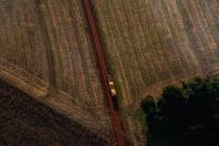 Estado e Faep divulgam cartilha para ajudar produtores rurais com questões ambientais.