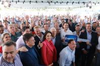 Governador entrega 165 caminhões para reforçar ações ambientais em 132 municípios