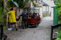 Estado reforça limpeza e coleta de lixo na Ilha do Mel durante a alta temporada