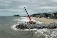 Obras nas estruturas marítimas de Matinhos estão avançadas; Pico já recebeu 218 tetrápodes