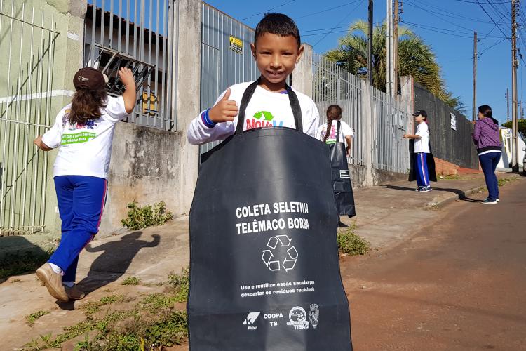 Junho foi marcado com ações em prol do meio ambiente. A Sedest e o IAT promoveram lives, distribuição de mudas em troca de alimentos, produção de vídeos institucionais e campanha nas redes sociais. O objetivo foi despertar a educação ambiental em toda a sociedade - Curitiba, 30/06/2021 - Foto: Gabriel Portugal Sorrentino