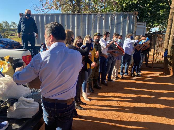 O secretário do Desenvolvimento Sustentável e do Turismo (Sedest), Márcio Nunes, entregou, nesta segunda-feira (02), alimentos e rações para instituições de Umuarama, o Noroeste do Estado. - Curitiba, 02/08/2021 - Foto: SEDEST