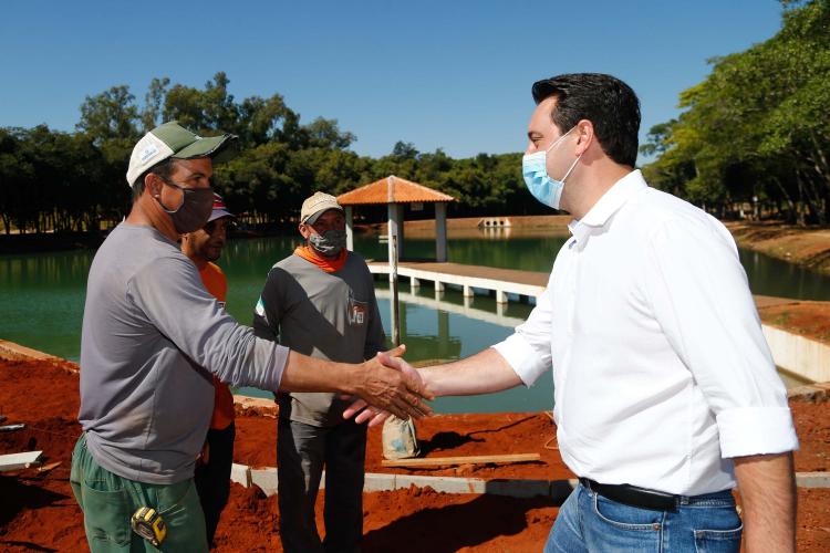 Governador Carlos Massa Ratinho Junior visita o Parque Urbano Xibiu, em Diamante do Norte. Foto: Jonathan Campos/AEN
