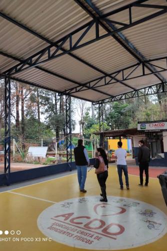 Os donativos arrecadados pela ação solidária do Escritório Regional do Instituto Água e Terra (IAT) em Foz do Iguaçu foram distribuídas nesta quinta-feira (12). A ação faz parte do Programa Paraná Mais Verde com doação de mudas nativas em troca de doações para ajudar famílias em situação de vulnerabilidade. - foz do iguaçu, 13/08/2021 - Foto: IAT