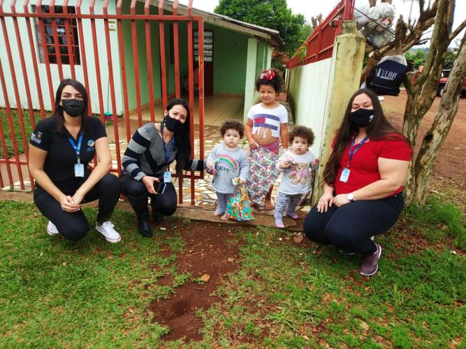 Entrega de brinquedos a crianças do Paraná Piá
