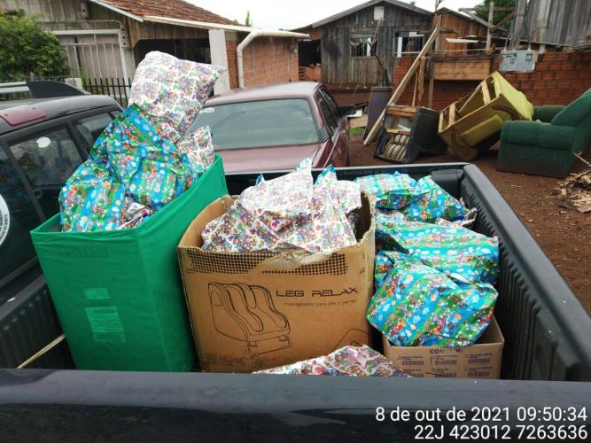 Entrega de brinquedos a crianças do Paraná Piá