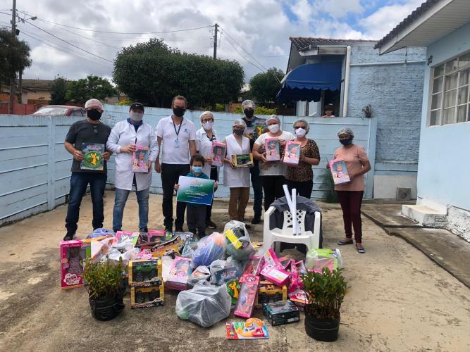 Entrega de brinquedos a crianças do Paraná Piá