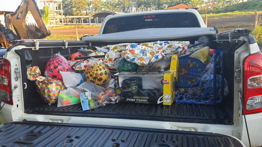 Entrega de brinquedos a crianças do Paraná Piá