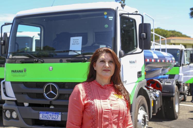 O governador Carlos Massa Ratinho Junior entregou nesta terça-feira (21), em cerimônia na Academia Policial Militar do Guatupê, em São José dos Pinhais, mais 41 caminhões-pipa para 40 diferentes municípios do Estado.