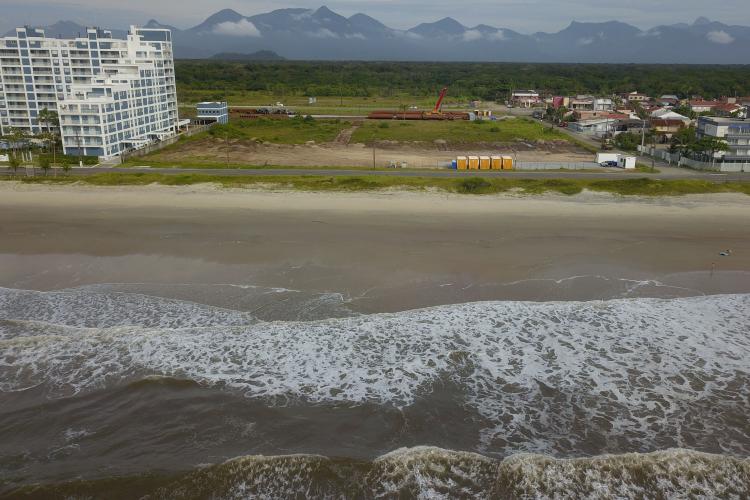 Trecho da praia de Matinhos será bloqueado para início da colocação dos tubos da dragagem