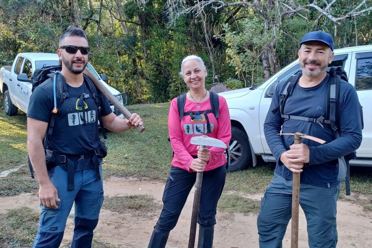 Manutenção das trilhas do Pico Paraná marcam início das atividades educativas da Semana do Meio Ambiente no Estado