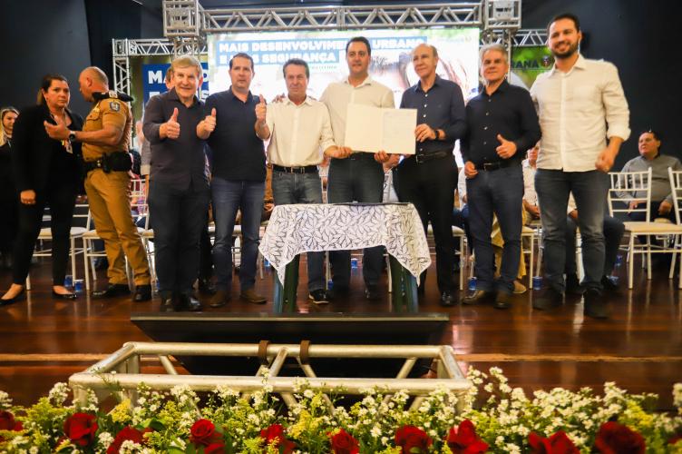 Governador entrega licença de construção para unidade de suínos da C.Vale, em Palotina