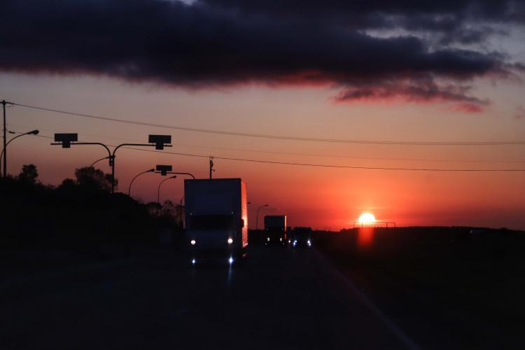 Verão terá dias muito quentes, máximas acima de 30°C e chuvas intensas no Paraná