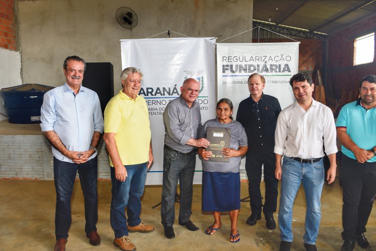 Estado regulariza imovéis de 88 famílias rurais e em áreas urbanas de Ivaí