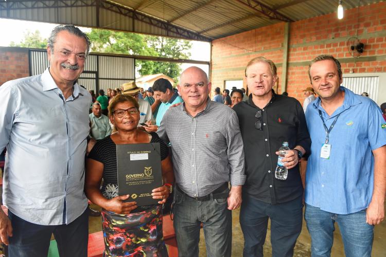 Estado regulariza imovéis de 88 famílias rurais e em áreas urbanas de Ivaí