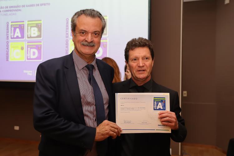 Paraná entrega 83 certificados a empresas e companhias que cumprem papel ambiental - Foto: Alessandro Vieira/SEDEST