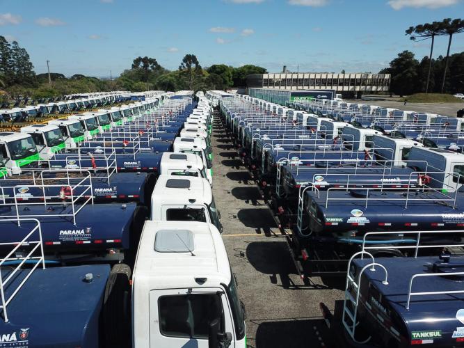 Governador entrega 165 caminhões para reforçar ações ambientais em 132 municípios