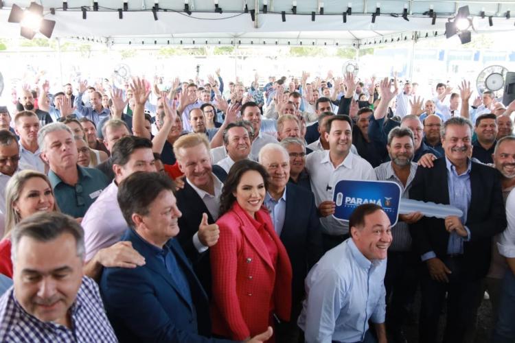 Governador entrega 165 caminhões para reforçar ações ambientais em 132 municípios